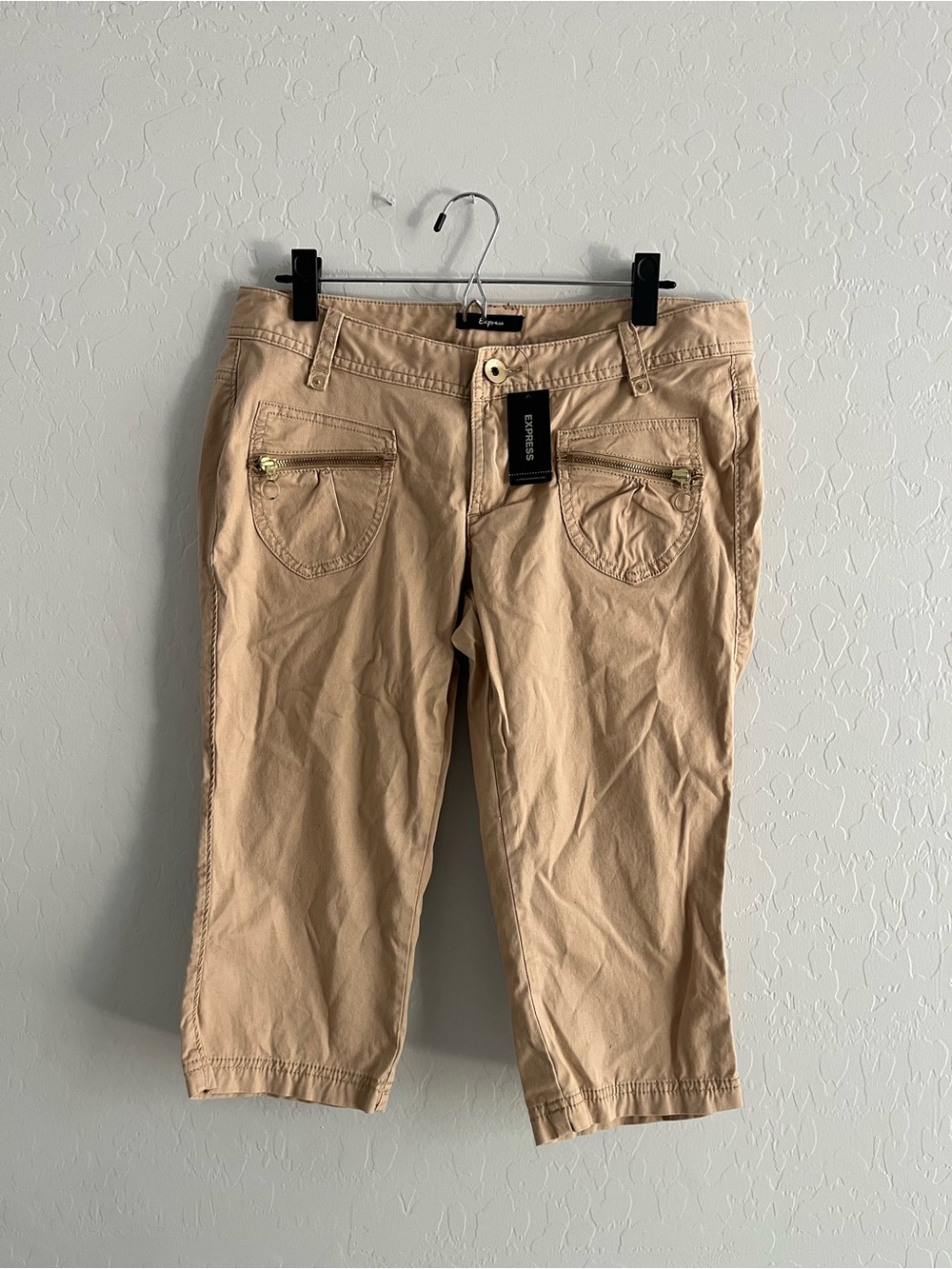 BNWT Express Khaki Capri Pants with Zip Pockets Size